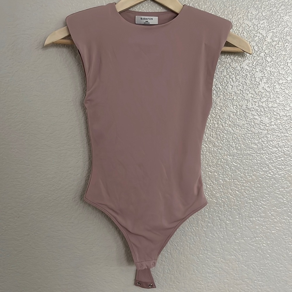 Babaton Aritzia Contour Shoulder Pad Bodysuit Size XXS NWOT